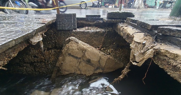 CLIP: Thót tim cảnh vỉa hè bất ngờ “ngoác miệng” khi xe máy vừa rời đi