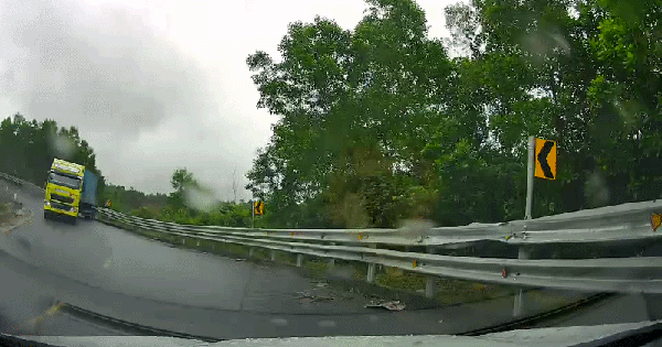 Tài xế có pha lùi xe đẳng cấp, tạo viral trên mạng xã hội là ai?