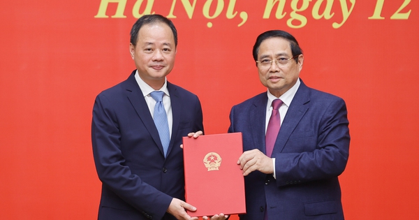 Thủ tướng Phạm Minh Chính trao quyết định bổ nhiệm nhân sự