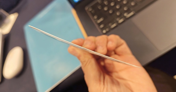 Pin điện thoại mỏng như thẻ ATM của Honor bất ngờ xuất hiện ở Việt Nam