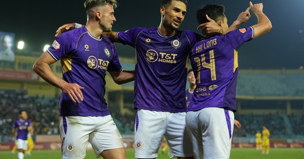 Hoàng Hên tiếp tục gây chú ý, Hà Nội FC thắng đậm SLNA