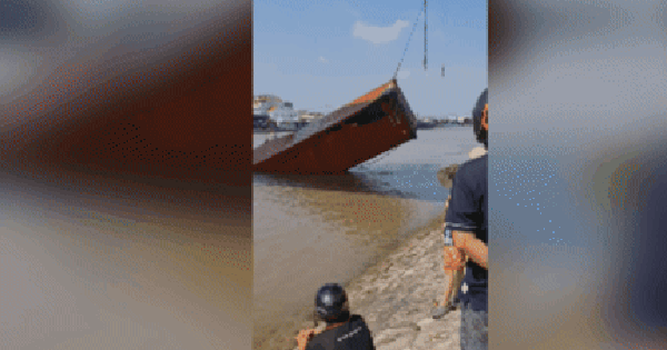CLIP: Khoảnh khắc trục vớt container rơi xuống kênh Chợ Gạo