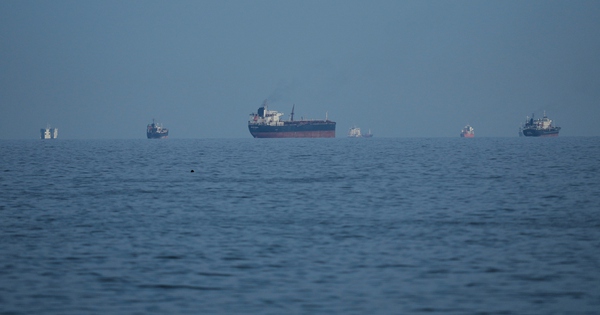 Giảm sức nóng tuyến chở dầu ở eo biển Hormuz