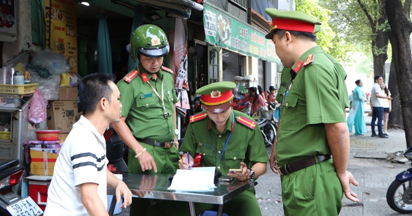 Thành ủy TPHCM yêu cầu chấn chỉnh bãi xe trái phép, nạn "chèo kéo" du khách