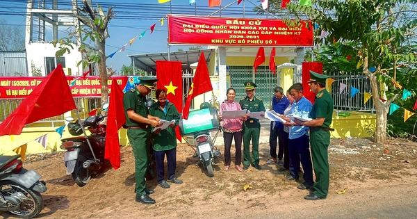 “Tiếng loa Biên phòng” vẫn miệt mài trước giờ bầu cử