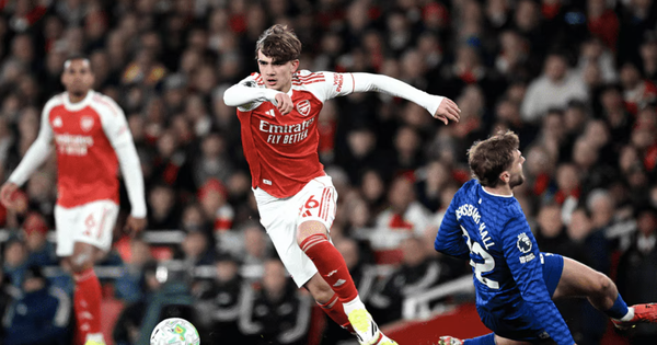 Arsenal thắng nghẹt thở Everton, sao 16 tuổi đi vào lịch sử