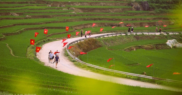 Điểm du lịch nổi tiếng ở Thanh Hóa rực rỡ cờ Tổ quốc trước ngày bầu cử