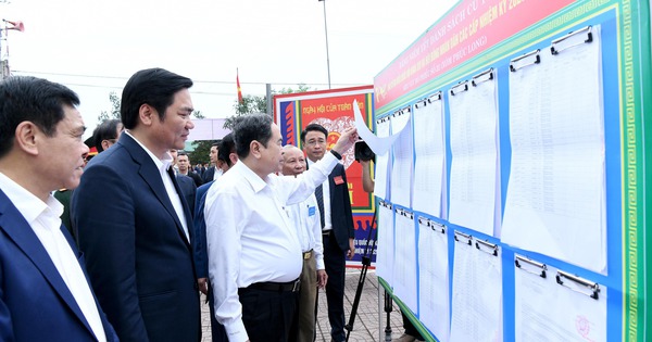 Cử tri cả nước phát huy quyền làm chủ, trực tiếp lựa chọn những đại biểu tiêu biểu, xứng đáng nhất