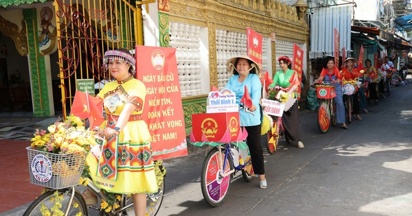 TP Cần Thơ rực rỡ cờ, hoa trước ngày bầu cử