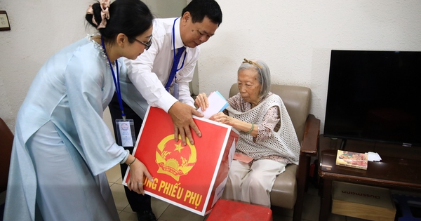 Câu chuyện nhân văn đằng sau "thùng phiếu di động"