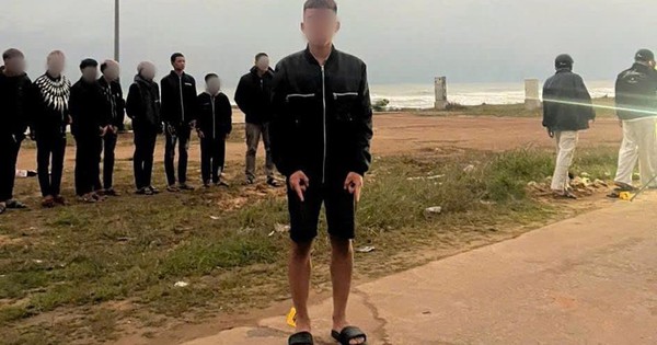 Nhóm thanh niên mang kiếm rượt chém người, nhưng bị nhầm đối thủ