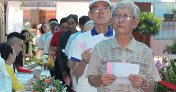 TP HCM: Đến 9 giờ, cử tri đi bầu đạt 13,46%