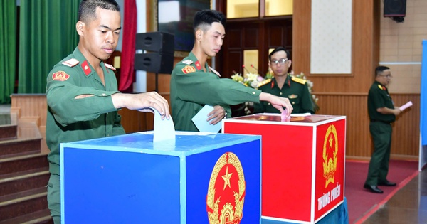 Video: Tâm sự của người lính TPHCM trong ngày bầu cử