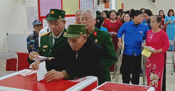 Cử tri 103 tuổi tham gia bầu cử từ cuộc bầu cử đầu tiên năm 1946 tới nay