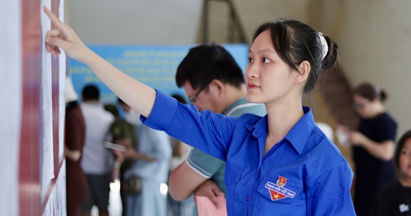 Video: Lá phiếu đầu đời của cử tri trẻ TPHCM