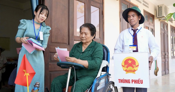 Những người lính đặc biệt trong ngày bầu cử