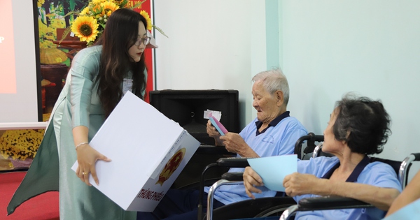 Thùng phiếu lưu động giúp người yếu thế thực hiện quyền bầu cử