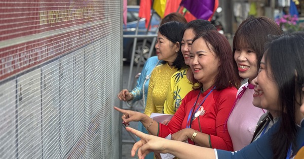 Rộn ràng cử tri Đà Nẵng đi bỏ phiếu