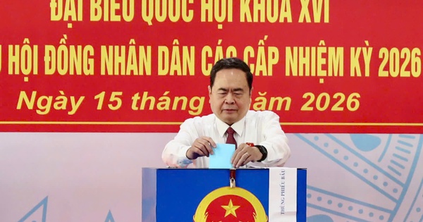 Chủ tịch Quốc hội, Bí thư Thành ủy TPHCM bỏ phiếu bầu cử tại xã Hóc Môn