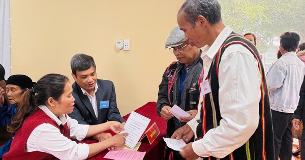 Quảng Trị: Nhiều nơi tỉ lệ cử tri đi bầu đã đạt 100% trong sáng 15-3