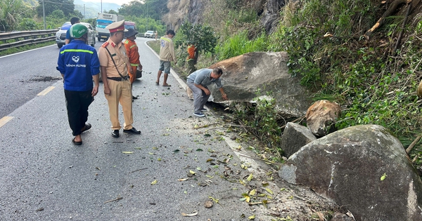 Clip: Xử lý khối đá nặng hàng tấn nằm cheo leo phía trên đèo Bảo Lộc