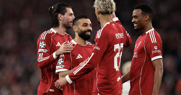 Liverpool đè bẹp Galatasaray, hiên ngang vào tứ kết Champions League