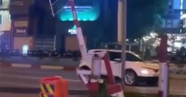 Lái xe đi lùi trên đại lộ Phạm Văn Đồng, nam tài xế ở TPHCM bị phạt