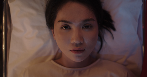 Ngọc Trinh hoảng loạn vì bị "ma ám"