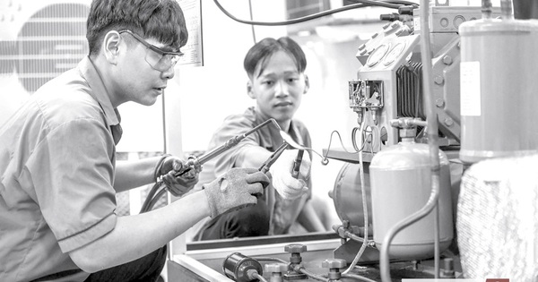 Báo in ngày 19-3: “Nóng" ghế HLV trưởng tuyển bóng đá nữ