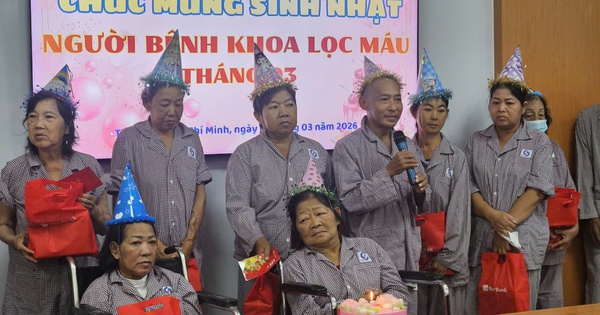 Món quà sinh nhật làm bệnh nhân chạy thận rơi nước mắt