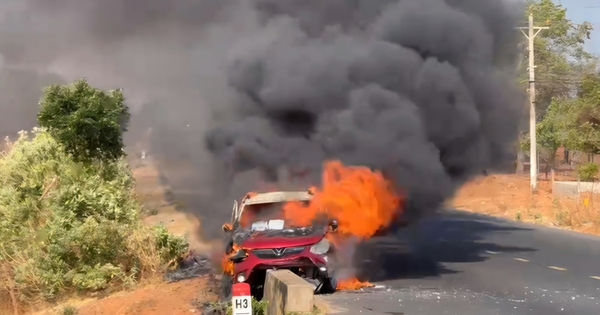 Ô tô cháy rụi trên cung đường du lịch Mũi Né – Bàu Trắng