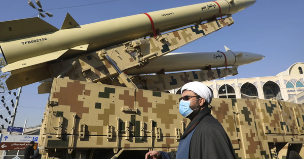 Iran tuyên bố trút tên lửa lên căn cứ Mỹ, ông Donald Trump gọi NATO là "hổ giấy"