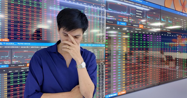 Chứng khoán lao dốc 51 điểm, nhà đầu tư cầm cổ phiếu nên làm gì?