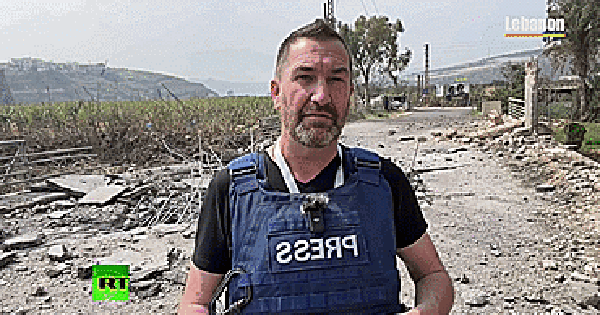 VIDEO: Tên lửa “tìm đến tận ống kính”, phóng viên bị hất văng ở Lebanon