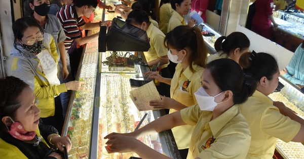 Giá vàng hôm nay, 21-3: Vàng thế giới "bốc hơi" 244 USD