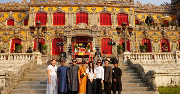 "Hoàng hậu cuối cùng" khai máy, tái hiện "vàng son một "