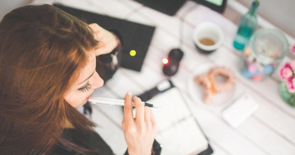 Công ty ổn nhưng đồng nghiệp "toxic": Nên nghỉ việc hay cố chịu?