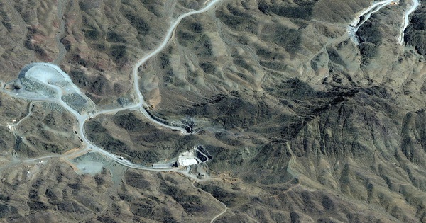 Chiến sự Trung Đông ngày 21-3: Cơ sở hạt nhân Natanz trúng đòn, Iran "phủ" tên lửa lên vùng Vịnh