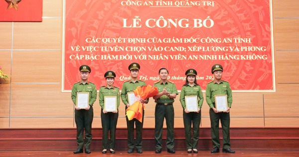 29 nhân viên an ninh sân bay Đồng Hới được tuyển vào Công an