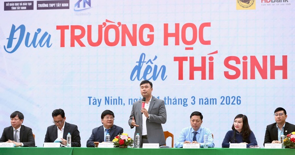 "Đưa trường học đến thí sinh" tại Tây Ninh: Nhiều thông tin thiết thực