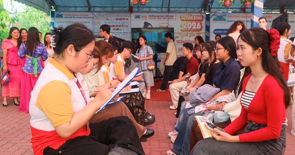 Hơn 7.000 học sinh trải nghiệm tại Trường Đại học Cửu Long trong ngày 22-3