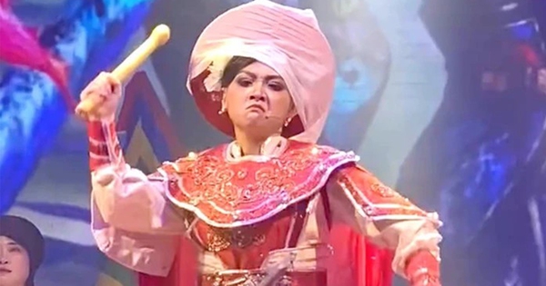 Cú trượt từ mạng ảo đến sân khấu thật