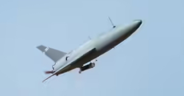 UAV cảm tử của Iran thọc sâu vào sân bay trọng yếu của Israel