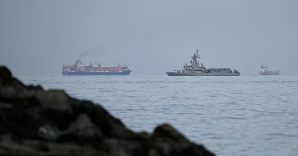 Tổng thống Donald Trump ra tối hậu thư 48 giờ cho Iran