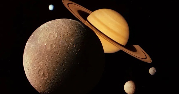 15 mặt trăng mới cùng lộ diện