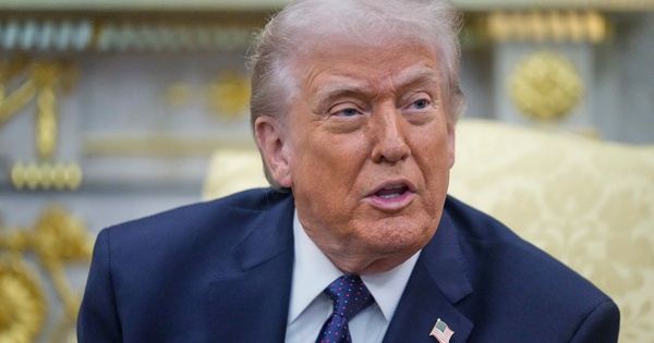 Ông Donald Trump tuyên bố "trao đổi rất tốt với Iran", hủy tối hậu thư Hormuz?