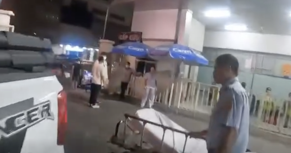 Công an phường ở TPHCM dẫn đường đưa đôi vợ chồng đến bệnh viện