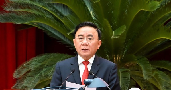 Bộ Chính trị: Nghiên cứu việc đánh giá hằng quý đối với cán bộ lãnh đạo, quản lý