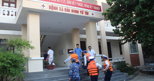 Cấp cứu kịp thời 1 thợ lặn gặp nạn ở Trường Sa