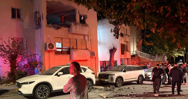 Iran tấn công tên lửa khắp Israel, nói 